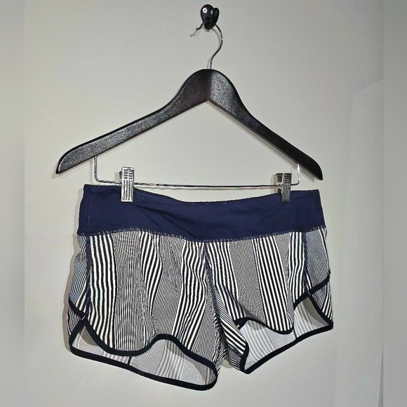 Lululemom ATHELTIC Shorts Size 8 - Picture 2 of 4